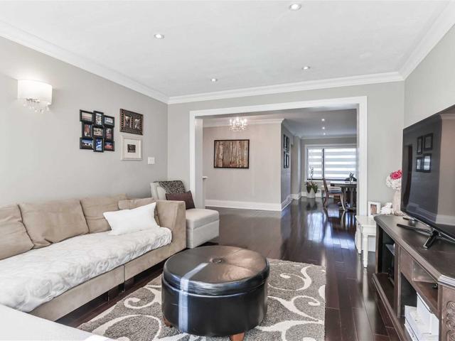 592 Burnhamthorpe Rd