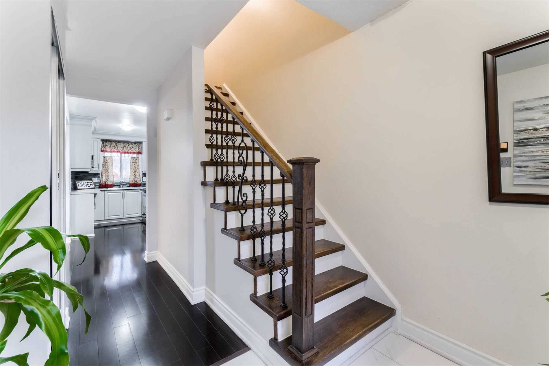 242 Fleetwood Cres, Brampton Sold, W5073812 Condos.ca
