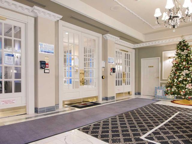 2210 - 2285 Lakeshore Boulevard Blvd