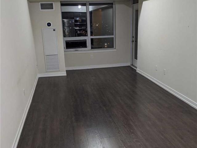 1107 - 812 Lansdowne Ave