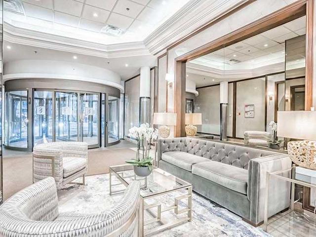 512 - 2045 Lake Shore Blvd W