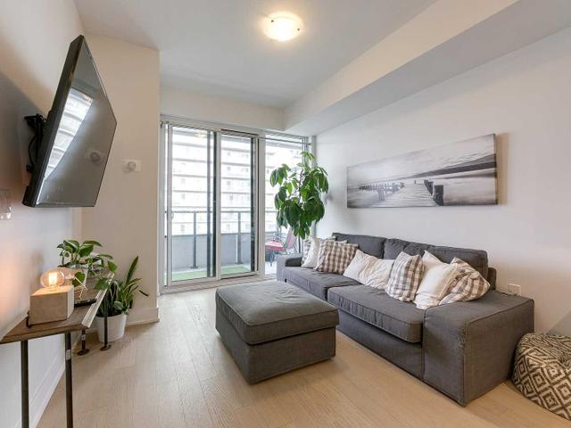 1915 - 30 Shore Breeze Dr