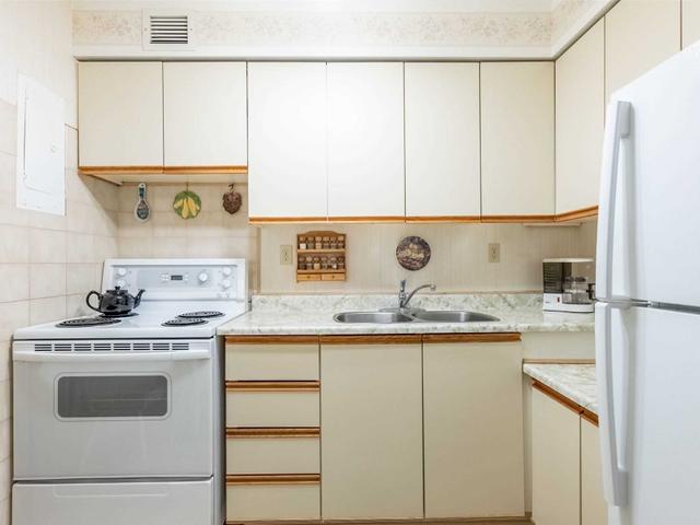 1005 - 975 Warwick Crt