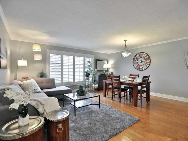 2393 Middlesmoor Cres