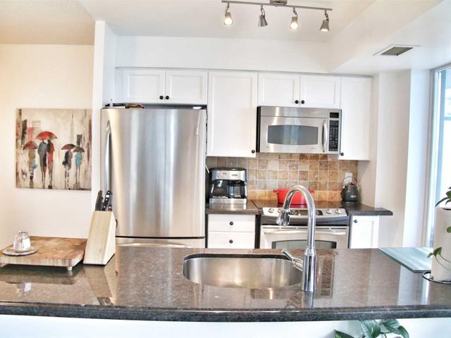 812 - 2121 Lakeshore Blvd W