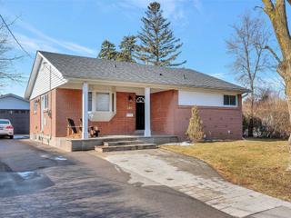 582 Warminster Dr