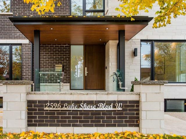 2596 Lake Shore Blvd W