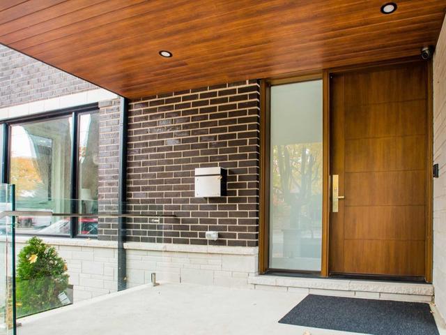 2596 Lake Shore Blvd W