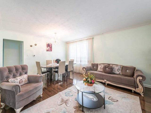 2 Hawksdale Rd