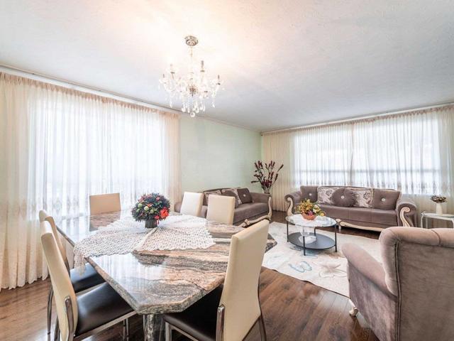 2 Hawksdale Rd