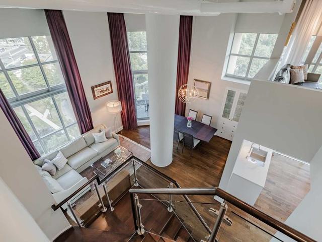 #806 - 2 Fieldway Rd