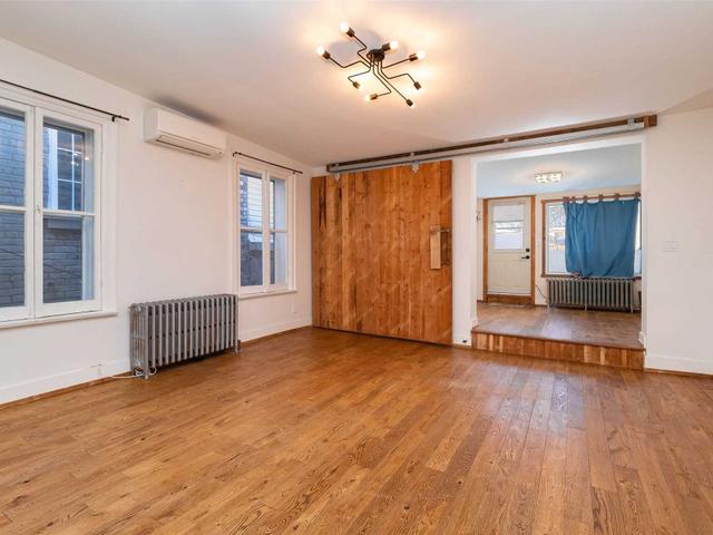 Upper - 2994 Dundas St W