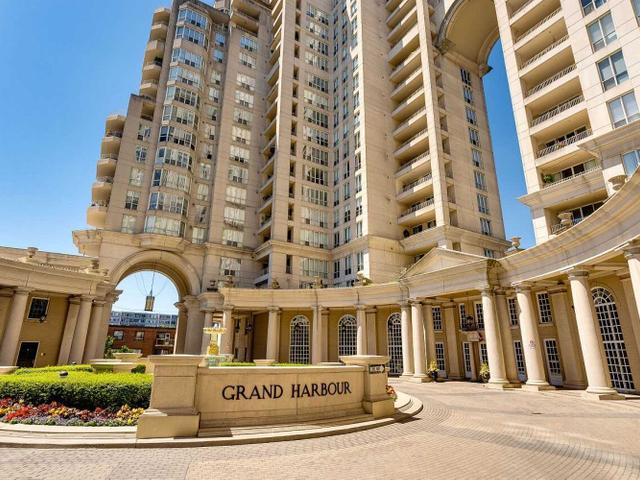 2110 - 2285 Lakeshore Blvd W