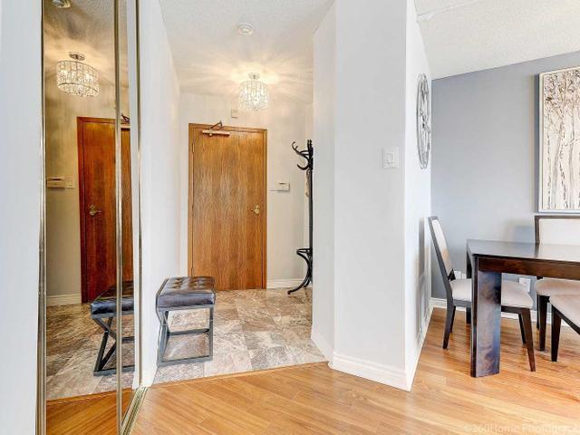 2110 - 2285 Lakeshore Blvd W