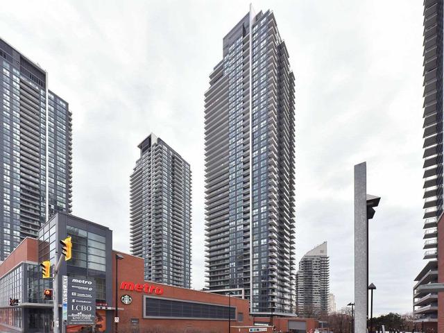 2106 - 2220 Lakeshore Blvd