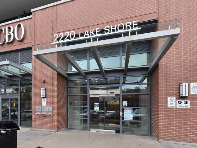 2106 - 2220 Lakeshore Blvd