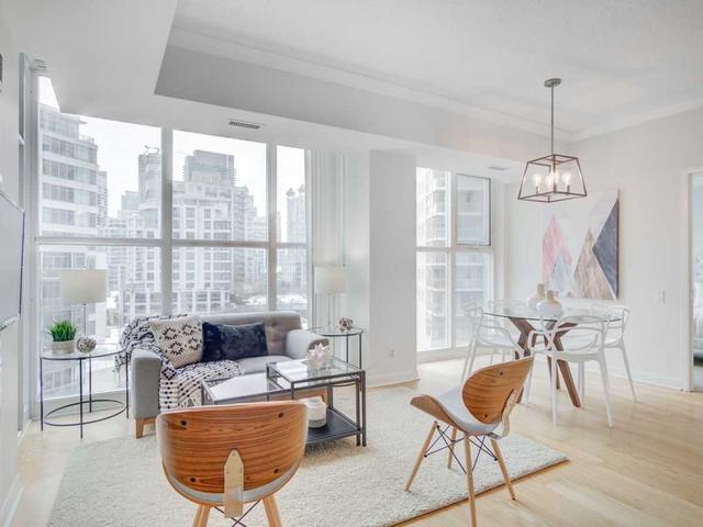 506 - 2067 Lake Shore Blvd W