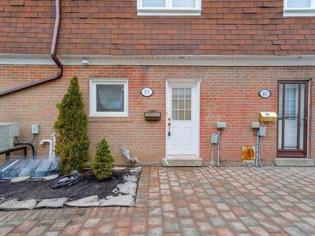 87 Townhouse Cres