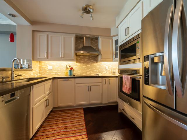 412 - 2261 Lake Shore Blvd W