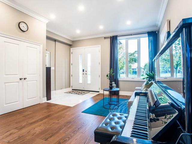 1070 Mississauga Valley Blvd