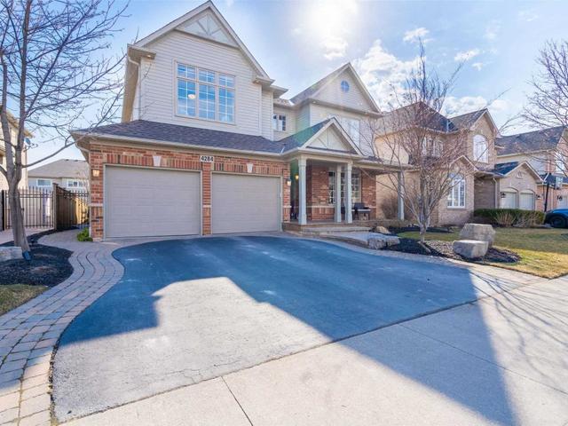 4284 Couples Cres