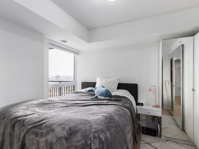 1705 - 830 Lawrence Ave W