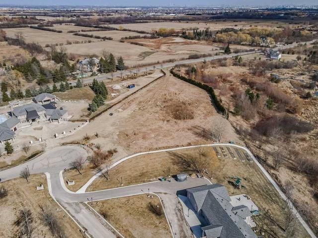 26 Michelangelo Blvd