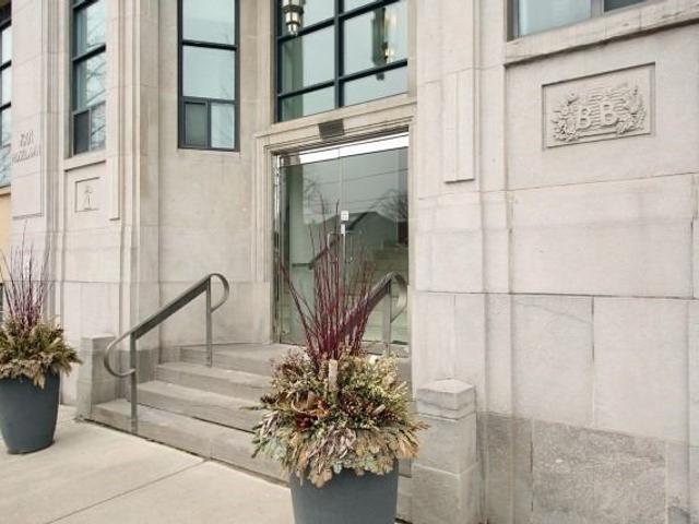 233 - 1001 Roselawn Ave