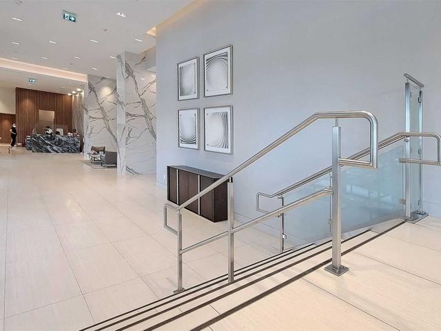 5806 - 30 Shore Breeze Dr