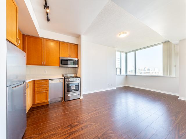 518 - 220 Burnhamthorpe Rd W