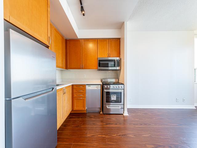 518 - 220 Burnhamthorpe Rd W