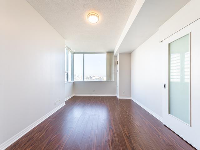 518 - 220 Burnhamthorpe Rd W