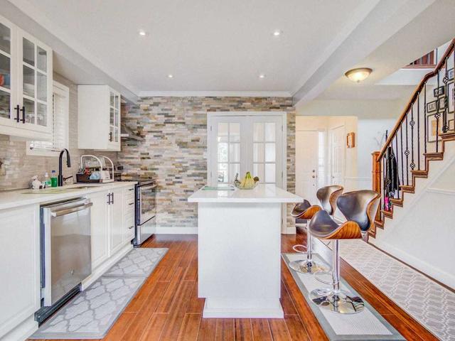 48 Quail Feather Cres