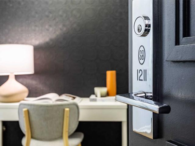 1211 - 88 Park Lawn Rd