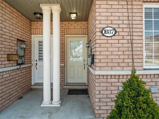 1037 Roselawn Ave