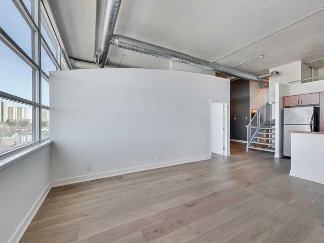 319 - 1001 Roselawn Ave