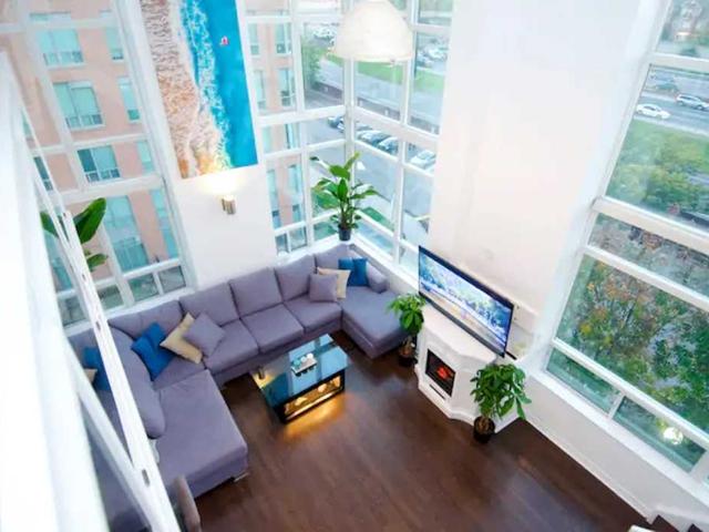 319 - 200 Manitoba St