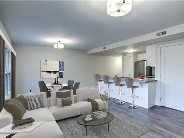 204 - 760 Lakeshore Rd