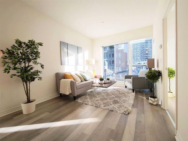 403 - 39 Annie Craig Dr