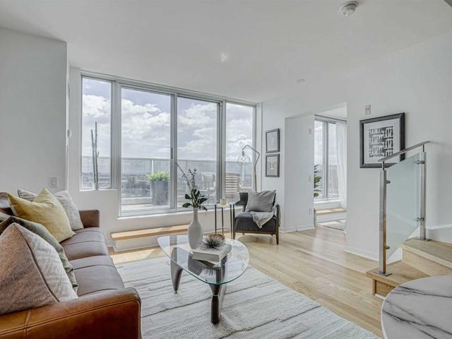 PH908 - 1050 The Queensway