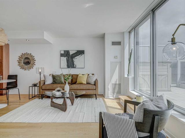 PH908 - 1050 The Queensway