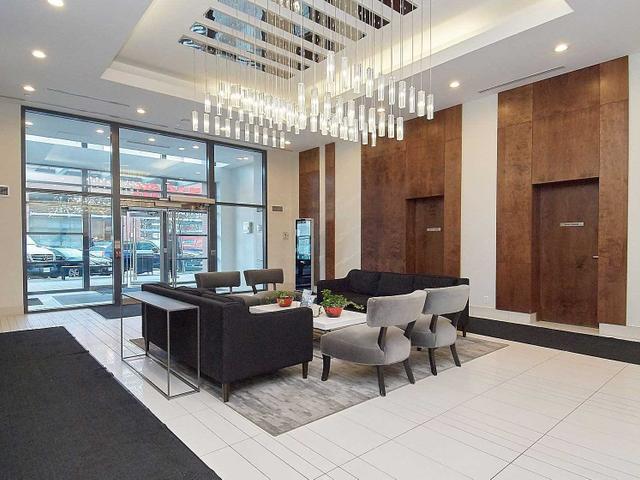 305 - 2220 Lake Shore Blvd W