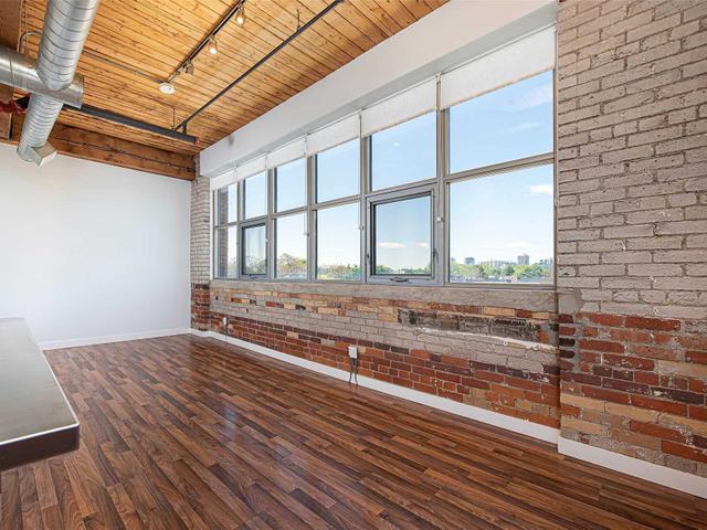 502 - 2154 Dundas St W