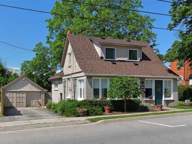 366 Queen St S