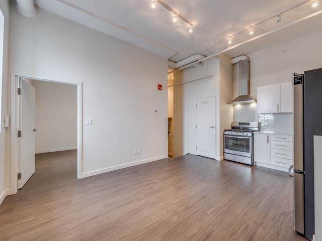 PH403 - 1496 Queen St W