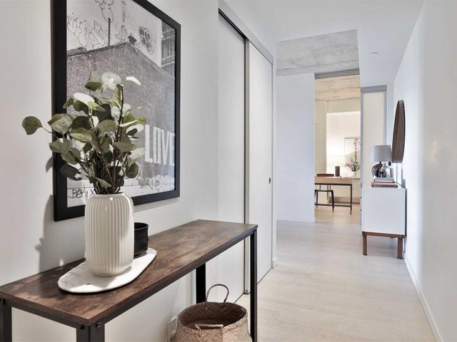 715 - 383 Sorauren Ave