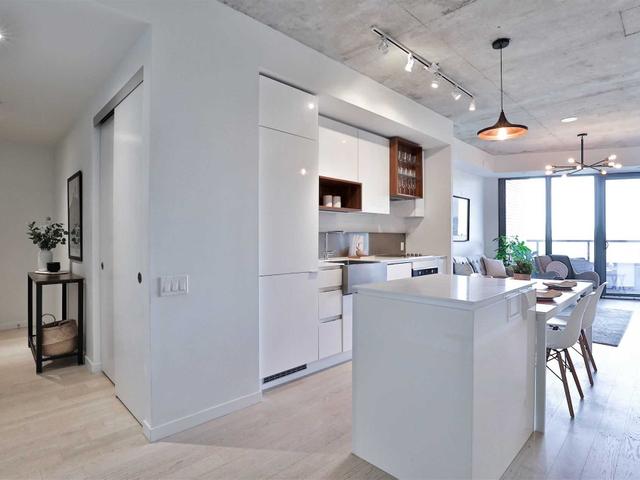 715 - 383 Sorauren Ave