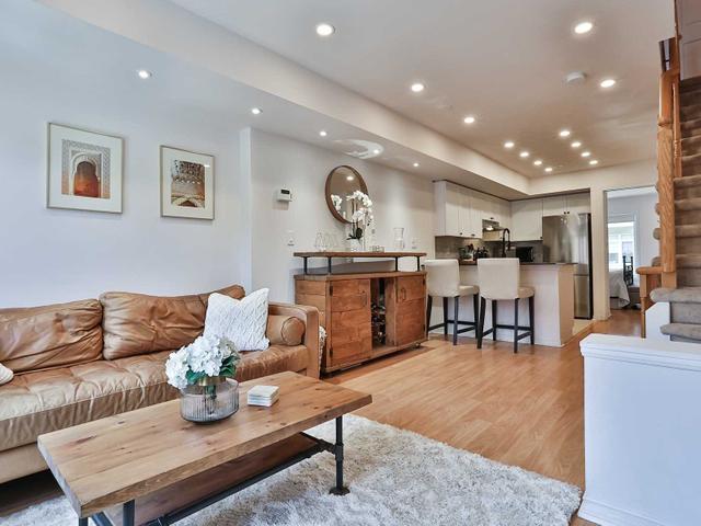 24 - 20 Turntable Cres