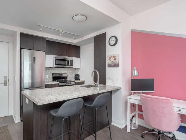 2307 - 56 Annie Craig Dr