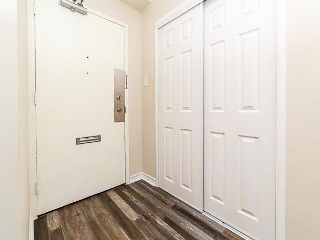 1216 - 551 The West Mall Rd